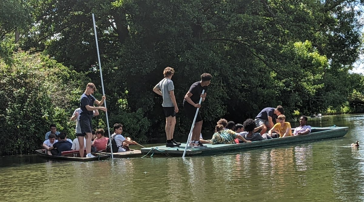 FBS_SixthForm's tweet image. Year 12 trying their hand at punting today in Oxford. @FBS_SixthForm @FBS_Enterprise