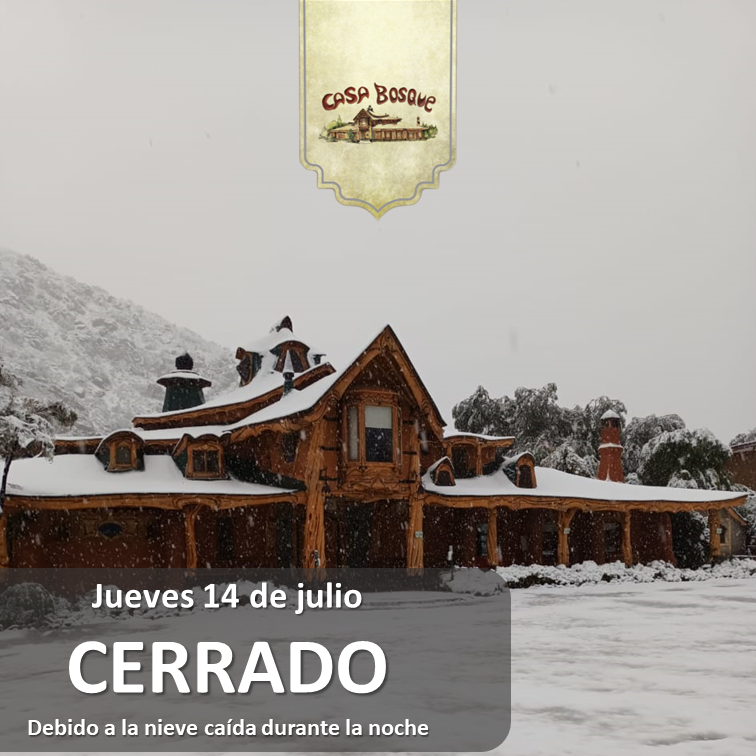 Debido a la #nieve caída durante la noche, les comunicamos que hoy Casa Bosque permanecerá cerrado al público. Los caminos pueden verse complicados y para nosotros es fundamental cuidar a quienes nos visitan. 
Te invitamos a disfrutar de esta linda foto de nuestra casa nevada⛄❄