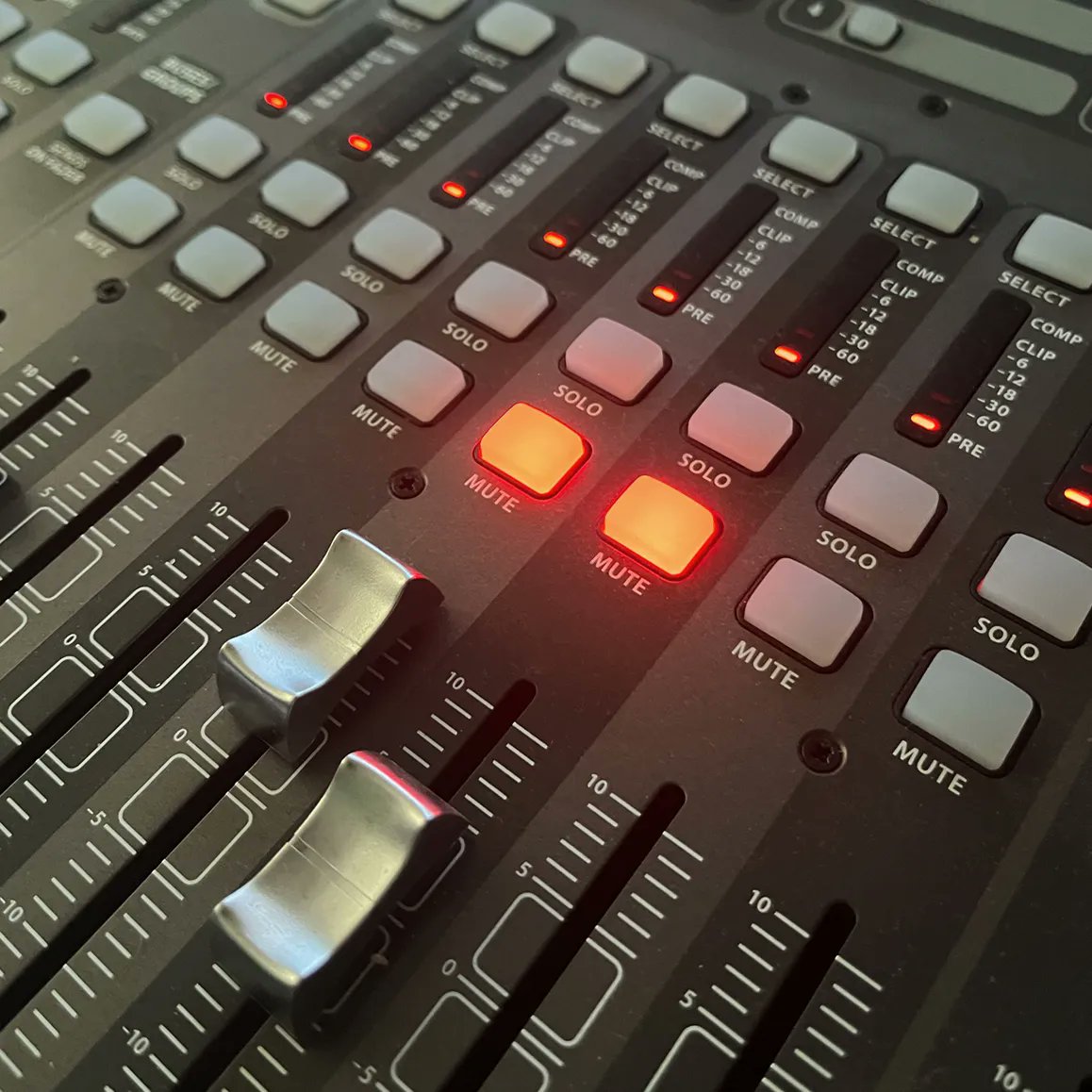 monkey_rent's tweet photo. It´s a wrap for our Behringer X32 Producer today. You did good!
@Behringer
#behringer #audio #audiogear #rent #mieten #leihen #mietstudio #rentstudio #audiohead #audiophile #frankfurt #hessen #ffm #frankfurtammain #audiomischer #mischer #mixer https://t.co/u0TRhyqspP