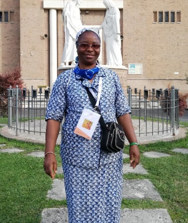 uisg_superiors's tweet photo. Sœur Rolande Solange MILANDOU NIAKISSA, Franciscaine Missionnaire de Marie, a participé à la Rencontre Internationale des Familles à Rome, organisé par le @LaityFamilyLife 
Lire le témoignage: https://t.co/FGIrG7glbr 

#WMOF22 #WMOF
#AmorisLaetitia 
#family #familylove https://t.co/0pCcocwT9u