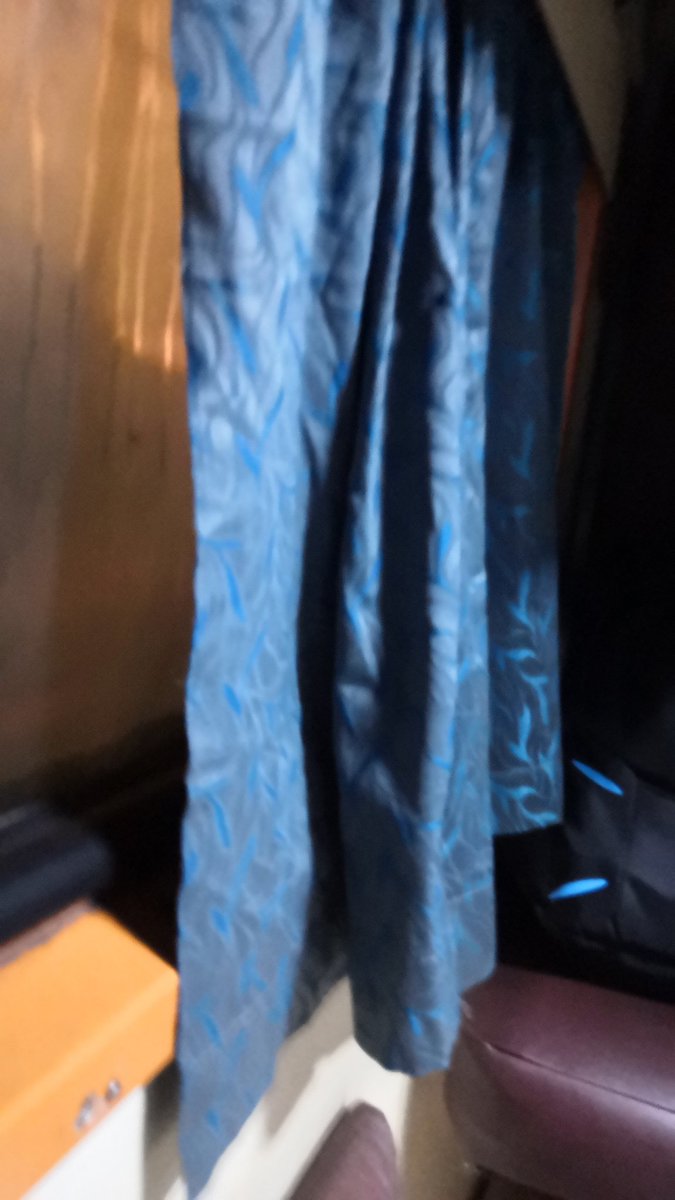 stephy152's tweet photo. I prefer a thicker curtain over the the blackened glass😎 https://t.co/NODpdqJrFY