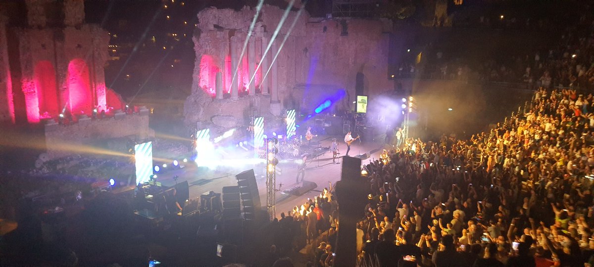Fabulous #concert: <a href="/simplemindscom/">Simple Minds</a> live at Teatro Greco, #Taormina , #sicily with <a href="/GedGrimes/">Ged Grimes</a> <a href="/Cherissedrums/">Cherisse Osei</a> <a href="/SarahBrownVocal/">Sarah Brown Official</a> <a href="/berenicescott/">Berenice Scott</a> #music #livemusic #LiveAid