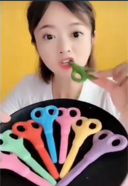 ggyoo_rkive's tweet image. me eating all the scissors in the world so Gong Yoo never cut his hair again

#GongYoo #공유