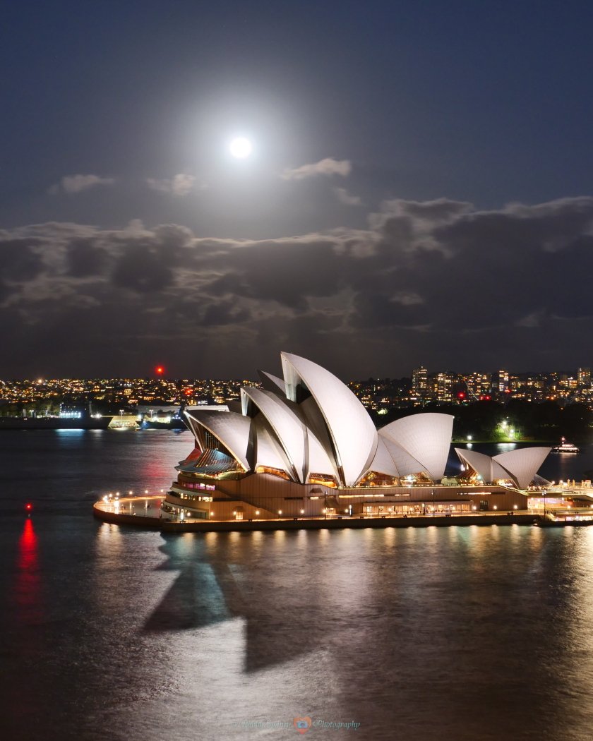 RobbieSydneyP's tweet photo. Glorious 🌕 Supermoon tonight surrounds the Sydney Opera House. 17/07/2022
@SydOperaHouse #sydneyoperahouse #ABCmyphoto #weatherzone @BOM_au @ausgeo @NatGeoPhotos #lumixg9 #yourshotphotographer #FullMoon https://t.co/V44Td6TuEK