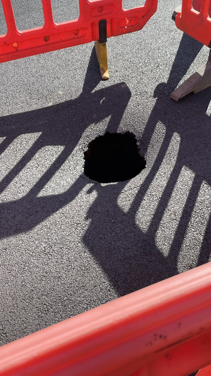 x99_stu's tweet photo. @Oadby_Wigston what is your timescale for fixing this? It first occurred on 11th, today is 14th. The °C is set to rise, tarmac is getting soft. Large void now visible below. Risk to public is increasing. Hayes Road, Wigston. https://t.co/ILBTHEyf7i