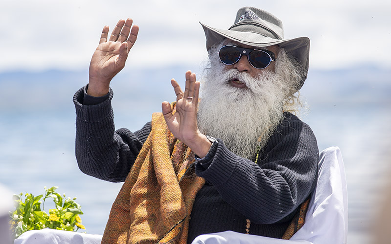 SadhguruJV's tweet image. Your opinions are a wall, not only for others but also for yourself. A closed mind means closed possibilities. #SadhguruQuotes