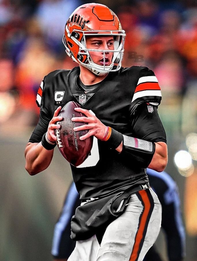 CincyProblems's tweet photo. #Bengals could also go with the Throwback Helmet Combo.. Love it or hate it? 🏈 #RuleTheJungle https://t.co/Fm63FiSIew