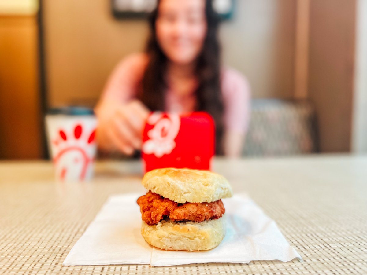 Breakfast is the most important meal of the day...why not make it a good one 😋 
.
.
.
#breakfast #chicken #mychickfila #chickfila #coffee #mornings #raleighnc #yummy