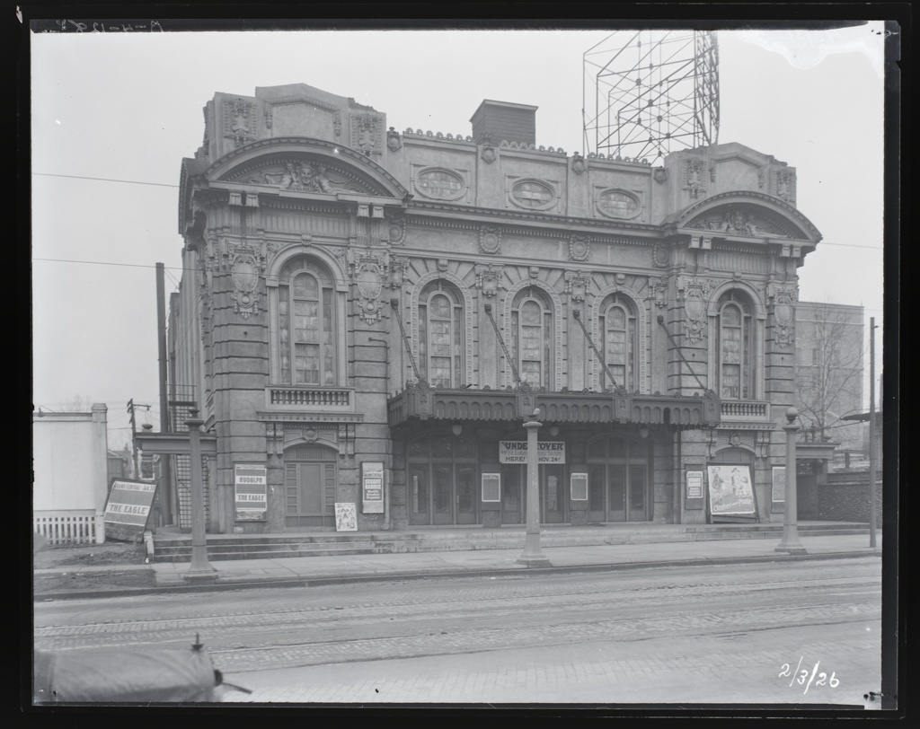 TheDelmarLoop's tweet photo. #TBT the Pershing Theater at 5917 Delmar Boulevard. A cobblestone street with streetcar tracks runs through the foreground. From the Missouri History Collection, view online at https://t.co/ZaQSIvmFH4
#MOHistory #TheDelmarLoop #STL https://t.co/BKn0qMae1t
