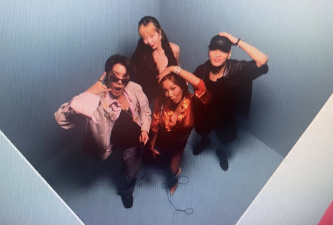 thehobiprint's tweet photo. hoseok with jessi and hyuna at jack in the box photobooth😭 https://t.co/PKwxkvulrO