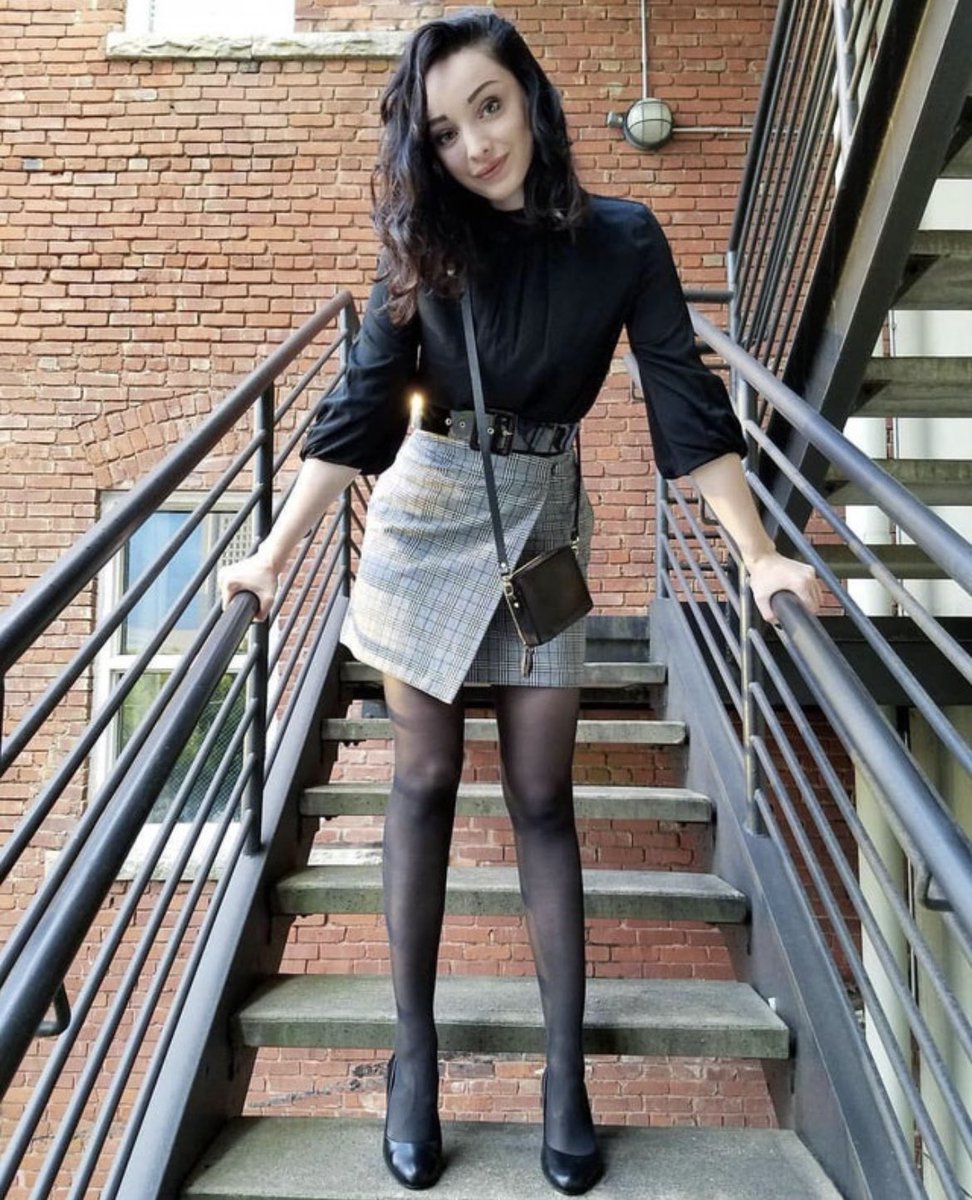 Emma Dumont TV Tights @tvtights