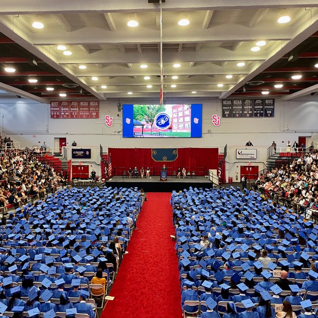 SJUConfServices's tweet photo. ✨ We're joining in #ThrowbackThursday to celebrate all the graduation ceremonies we hosted last month! 🎓 We'd like to thank all the schools who held their ceremony with us and congratulate all the graduates from the Class of 2022! Here's a few moments from our amazing season ➡️ https://t.co/OfA6sX4SxM
