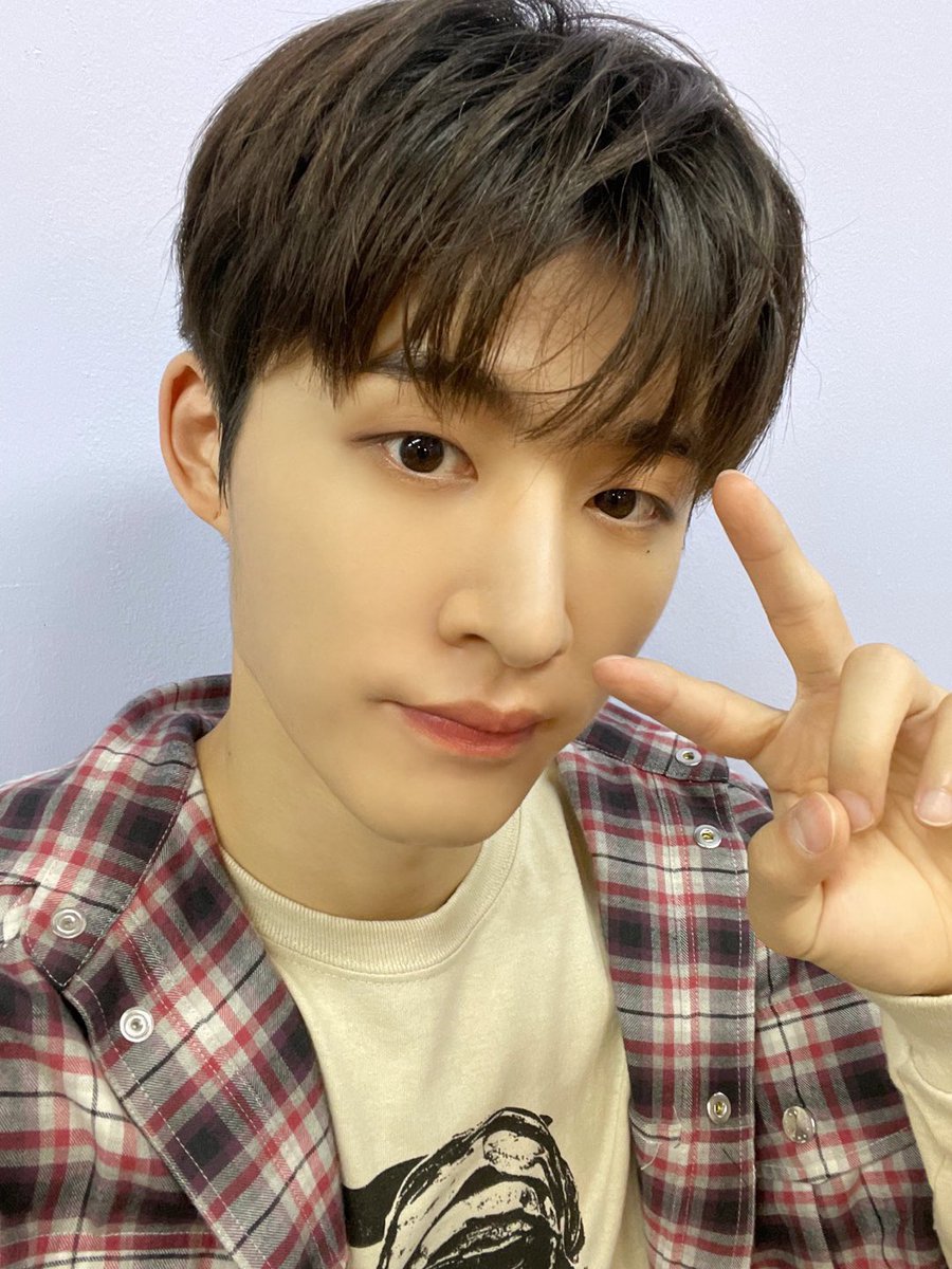 H22KB's tweet photo. #bcut 이번 주도 열심히 보낸 아이디를 위한 선물 보따리 잘 받았죠? 기분 좋은 주말💖 행복한 7월 되세요💓

#BI #비아이 #131Label https://t.co/NTZOfP7nhm
