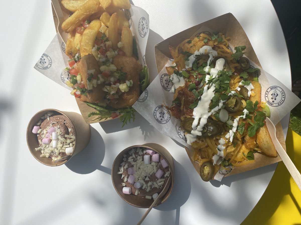 NAGRAKUDELSKI's tweet photo. Our @NAGRAKUDELSKI #UK team were making the most of the sunshine at our #Wales office today with some tasty fish and chips!   A great opportunity for the teams to spend some time together ahead of the holiday season. https://t.co/2k5RwORBAB