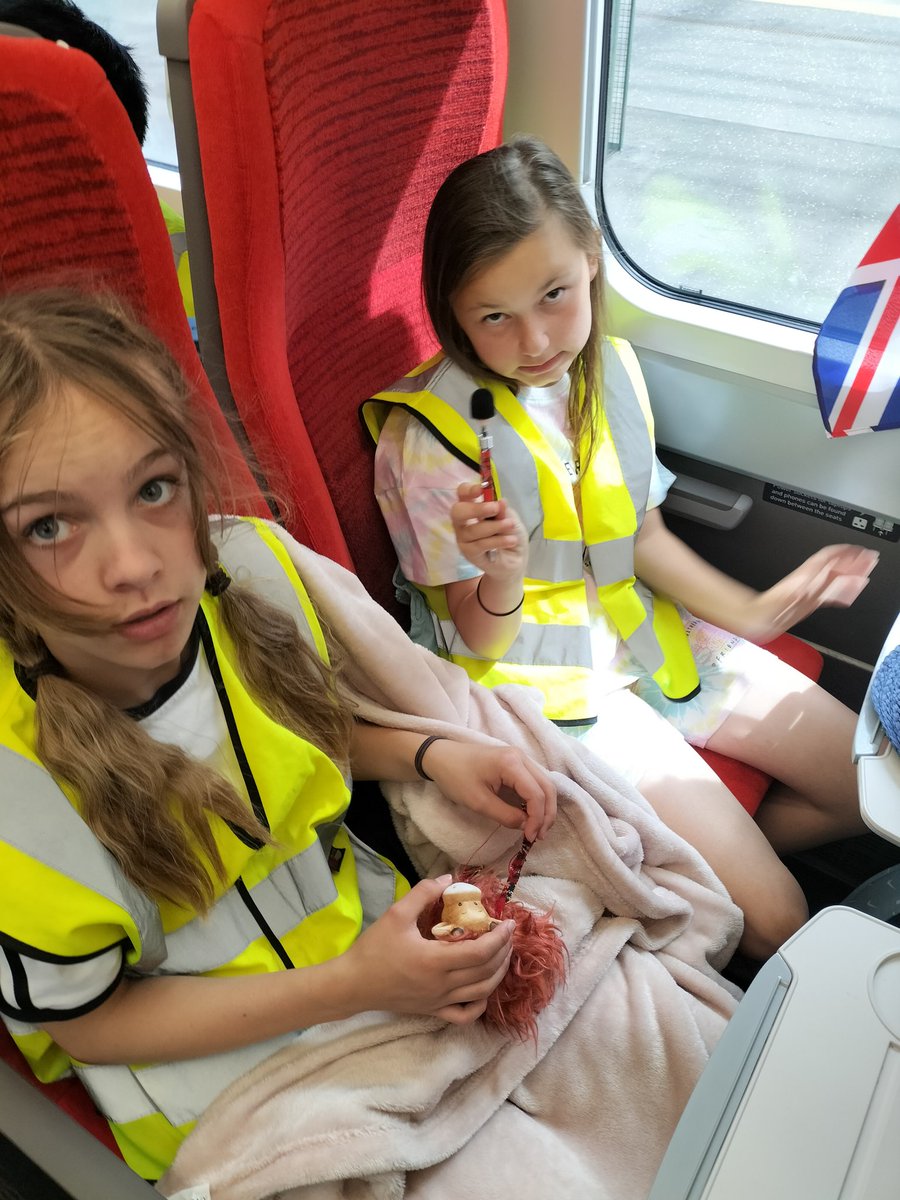 childrensuni's tweet photo. All aboard our @LNER homeward bound to Hull, a really superb two days in Edinburgh, a great learning experience, visiting Dynamic Earth, Edinburgh castle, taking in the views from Calton Hill and a pizza. @stcharlesvchull have been a real credit to themselves and their school. https://t.co/dZLZZoEwFO