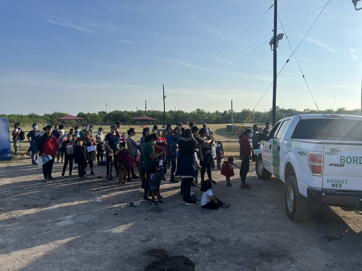 BillMelugin_'s tweet image. Good morning from the Rio Grande Valley. We are in La Joya, TX where groups of families, single adults, and unaccompanied children are crossing illegally this AM. Cartel human smuggling wristbands litter the ground. “Entregas/llegadas” = delivered/arrived. Human cargo. @FoxNews