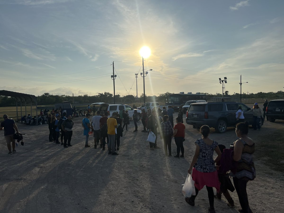 BillMelugin_'s tweet image. Good morning from the Rio Grande Valley. We are in La Joya, TX where groups of families, single adults, and unaccompanied children are crossing illegally this AM. Cartel human smuggling wristbands litter the ground. “Entregas/llegadas” = delivered/arrived. Human cargo. @FoxNews
