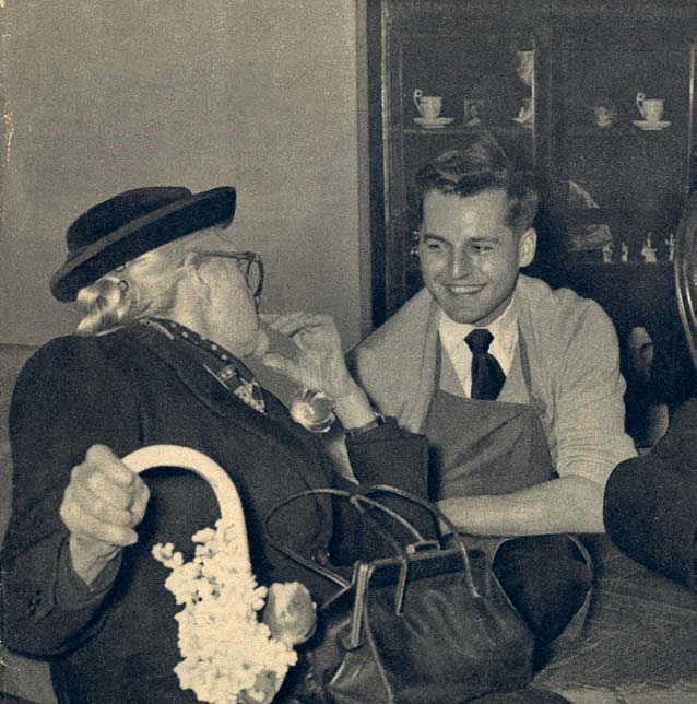 Une bonne #fetenationalefrancaise à tous et à toutes! 🇫🇷

Nous soulignons toute notre reconnaissance envers l'un des fondateurs des Petits Frères en France, M. Armand Marquiset.

Lisez sur son implication et l'histoire des Petits Frères ici: petitsfreres.ca/a-propos/histo…  

#14juillet