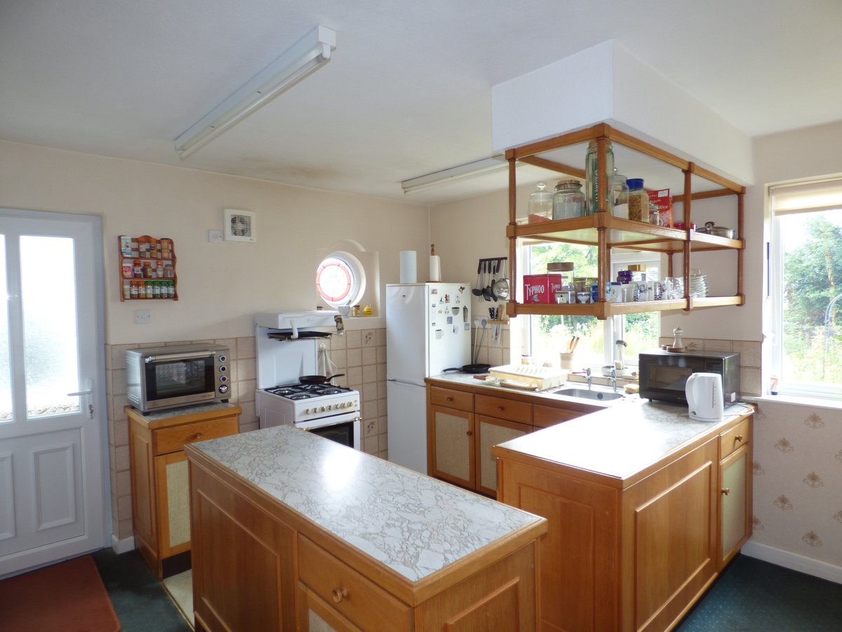 New 4 bed detached house in #bentham £420,000 for more details visit rightmove.co.uk/properties/124…