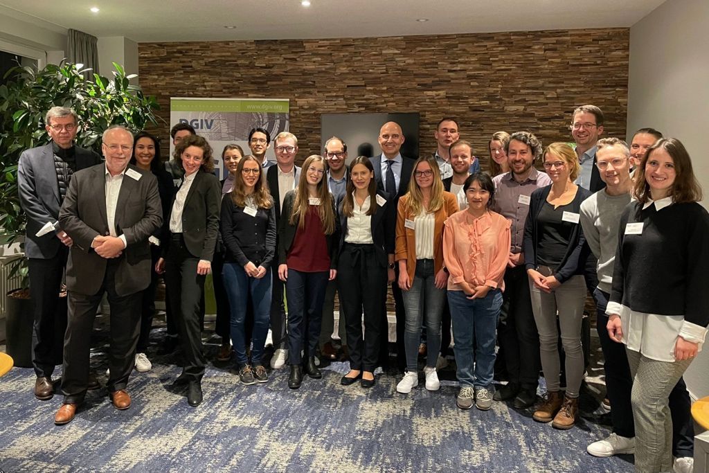 An alle #Young #Professionals und #Studierende #Auszubildende! Am Kongressvortag (28.11.22) findet unser 2. #DGIV-Bootcamp statt. Thema: #Intersektoral und #Interprofessionell: #Gesundheitscampus als Paradigma des Lernens. Mehr Infos &amp; Anmeldung: dgiv.org/event/dgiv-boo…