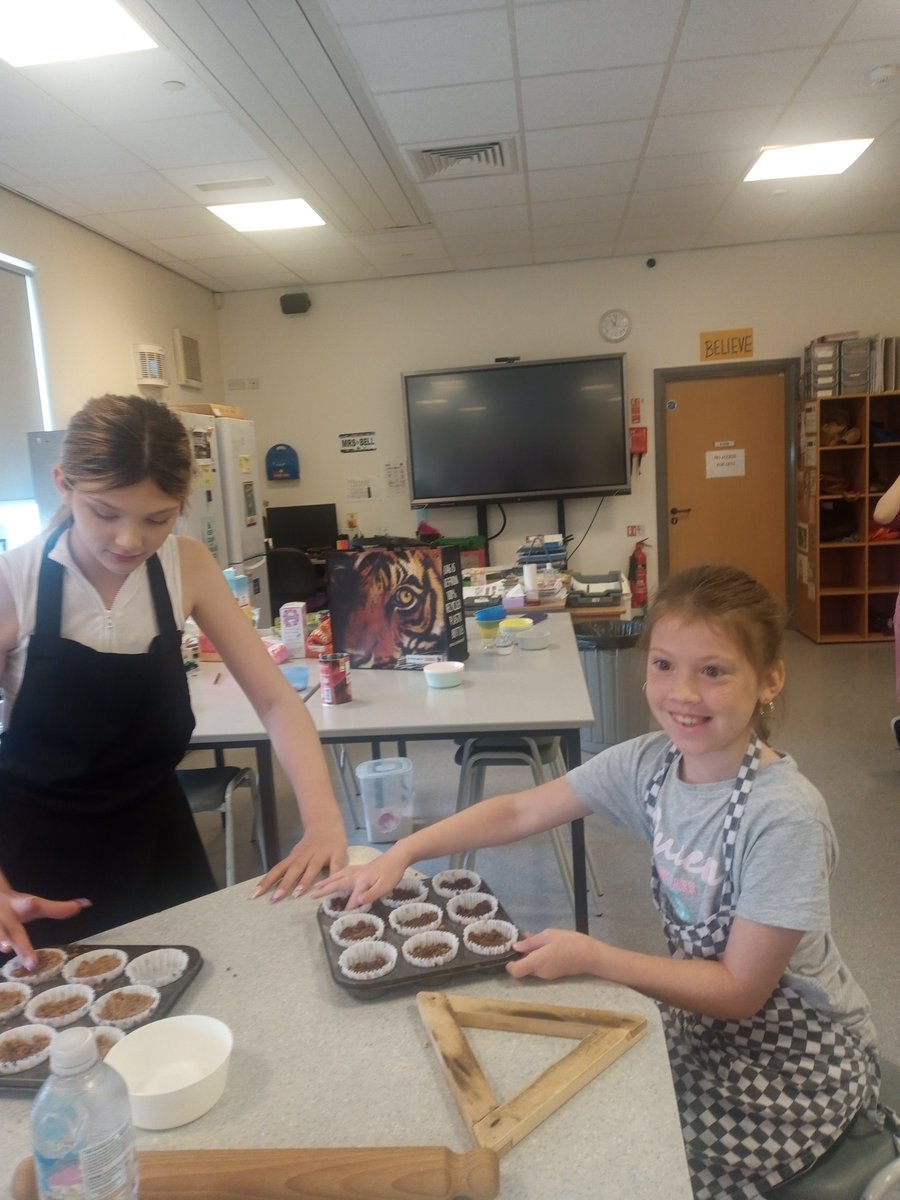 clswallace's tweet photo. Here are some photos from Basic cooking week one. Started the day with eggy bread. Yum. @AlloaAcademy #clackmannanshirefamilywellbeingpartnership https://t.co/qAZW6OQfhV