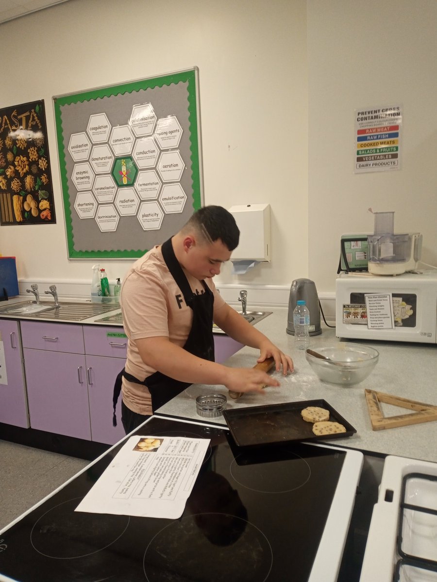 clswallace's tweet photo. Here are some photos from Basic cooking week one. Started the day with eggy bread. Yum. @AlloaAcademy #clackmannanshirefamilywellbeingpartnership https://t.co/qAZW6OQfhV