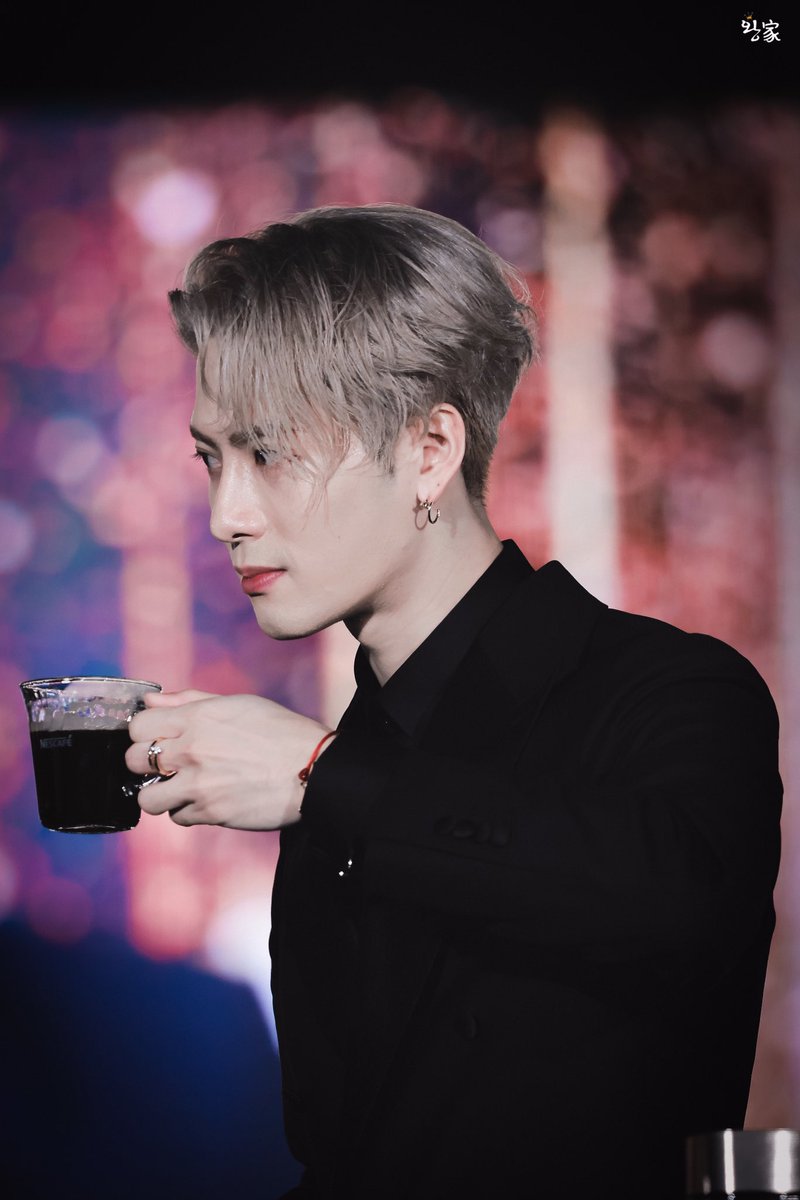 Wangga0328's tweet photo. 220714 NESCAFE☕️
@JacksonWang852 
#JacksonWang  #잭슨 #王嘉尔 #TEAMWANG
#NESCAFEGoldCremaXJacksonWang https://t.co/ucNZtzB9h9