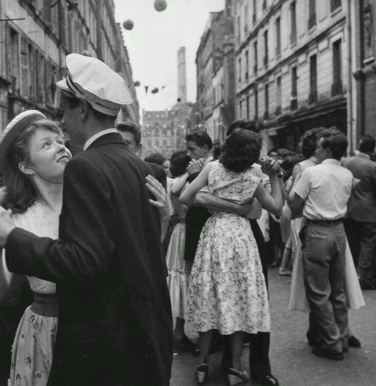 Robert Doisneau. 
Le bal du 14 juillet 
1955  Paris