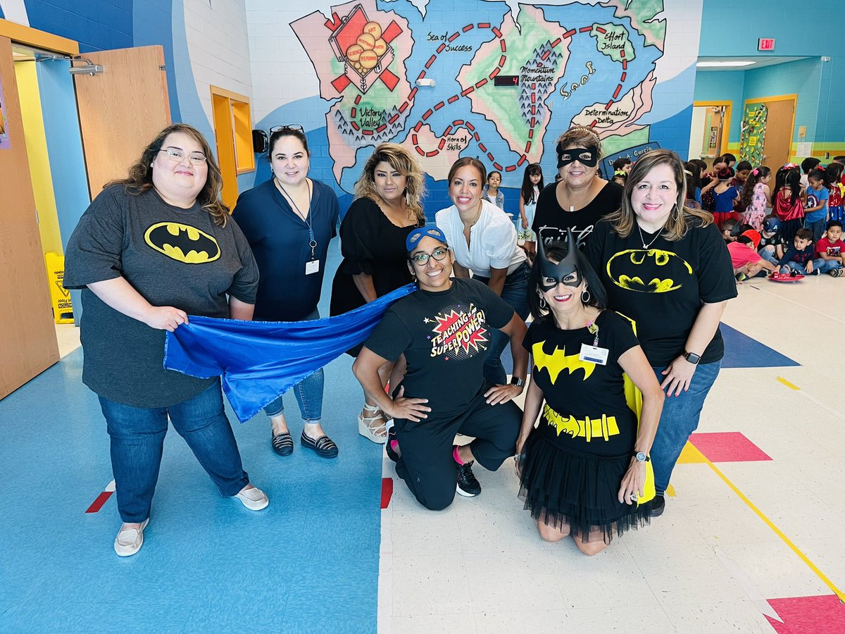 ValerieArechiga's tweet photo. Our super power is “learning” this summer!! #lastweek #bilingualsummerprogram @CCISD @ZoniLOPEZ https://t.co/joPabXSesx
