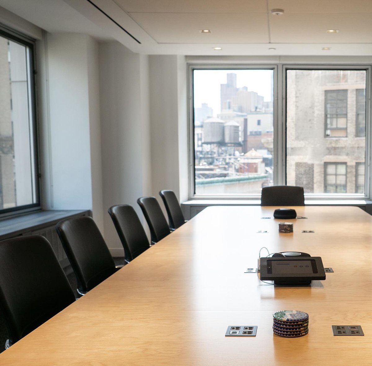 laneoffice's tweet photo. We love a conference room with a view! #laneoffice #elevateyourworkspace https://t.co/pL6ZMHt9wS