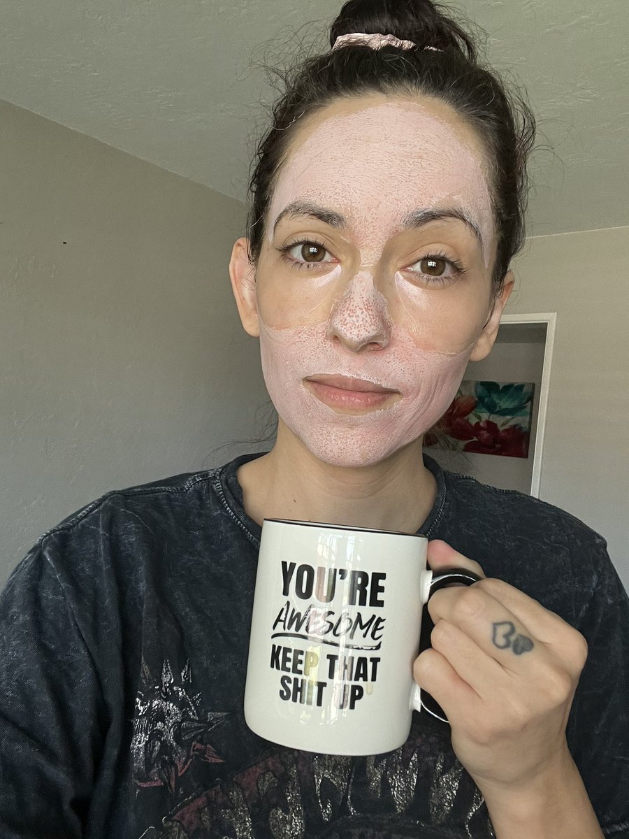 kmuse4u's tweet photo. Keep that sh*t up #selfcare #mask #masking #multimask #clay #charcoal #gel #coffee https://t.co/RsJ2mW9dwP