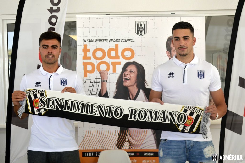 Merida_AD's tweet photo. 📸 Imágenes de la presentación oficial de Erik Ruiz y Juan Palomares en nuestro patrocinador #TCMotors

⚪️⚫️ ¡Bienvenidos a vuestra casa @Eriketas8 y @0013_juan! ⚪️⚫️ https://t.co/IgYBsxiOGV