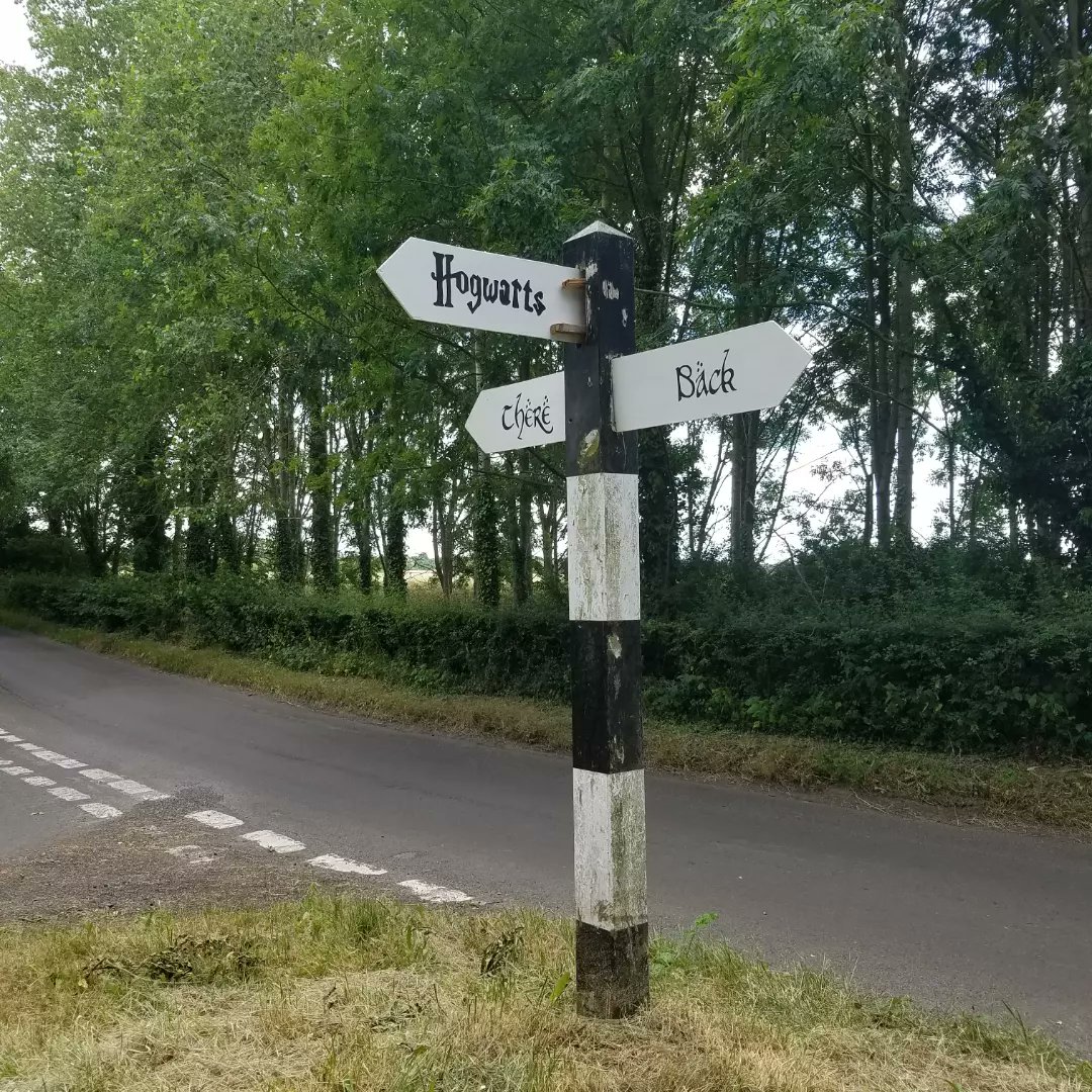 JennyHilborne's tweet photo. Which way to go....#cyclinglife #hogwarts #there #back https://t.co/niN01IXrK8