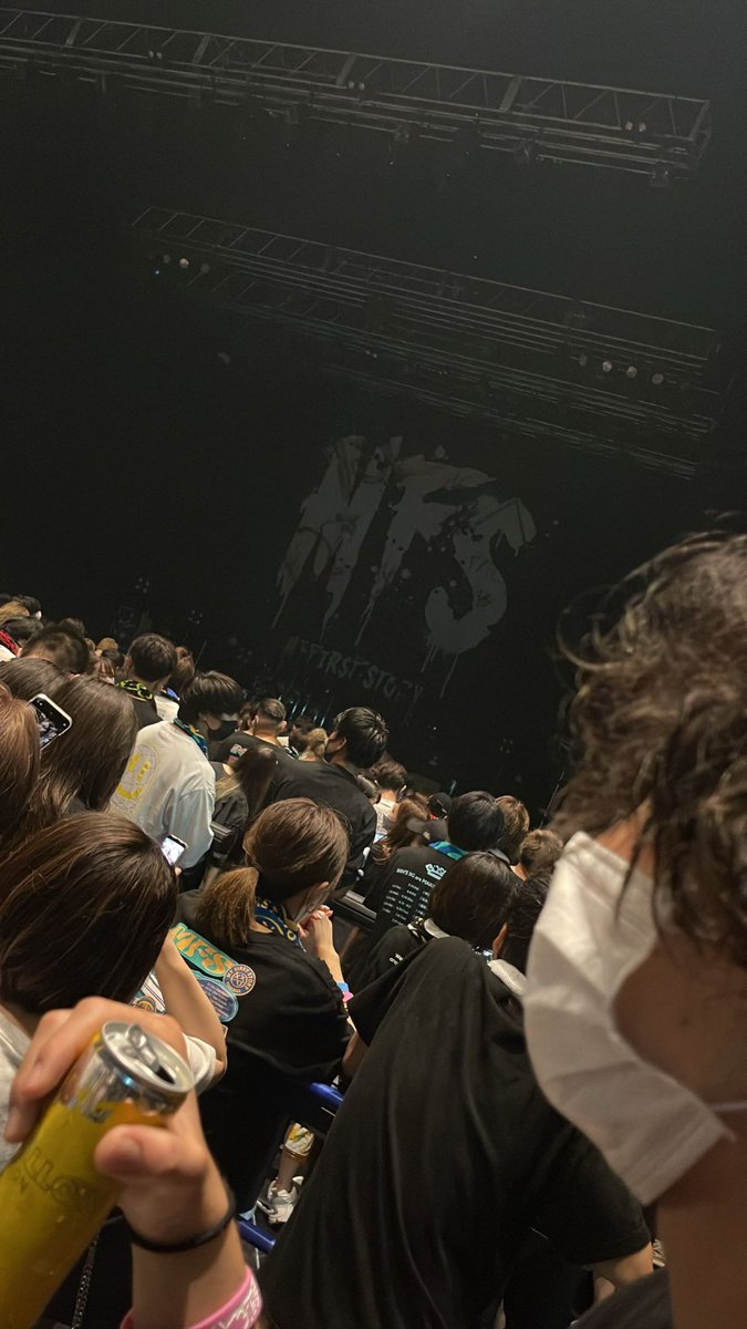arakongu's tweet photo. 初ライブ https://t.co/EJQwFZlKJc