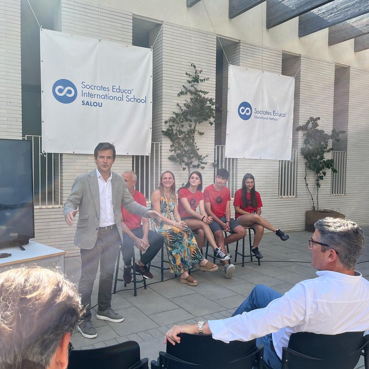 audicrea's tweet photo. Arnau, Carla y Leire ya están en casa 🏠
Hoy han sido muy bien recibidos por la prensa de tarragona en su colegio #escolainternacinaldelcamp
Bienvenidos challengers!!!! #audicreativitychallenge #innovacion #creatividad https://t.co/RmA5bVWnLq