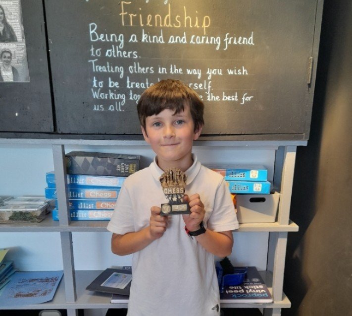 Pennardprimary's tweet photo. Our Chess champion π 2022. Da iawn Sam! A worthy champion! #PennNum #Pennfun https://t.co/3ZAR72DUz9