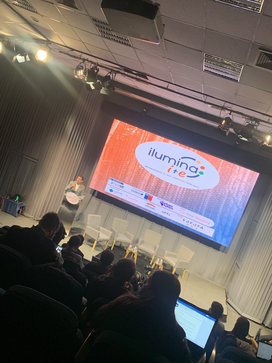 Participando en el evento “ilumina i+e” Evento de empresas de Base Tecnológica