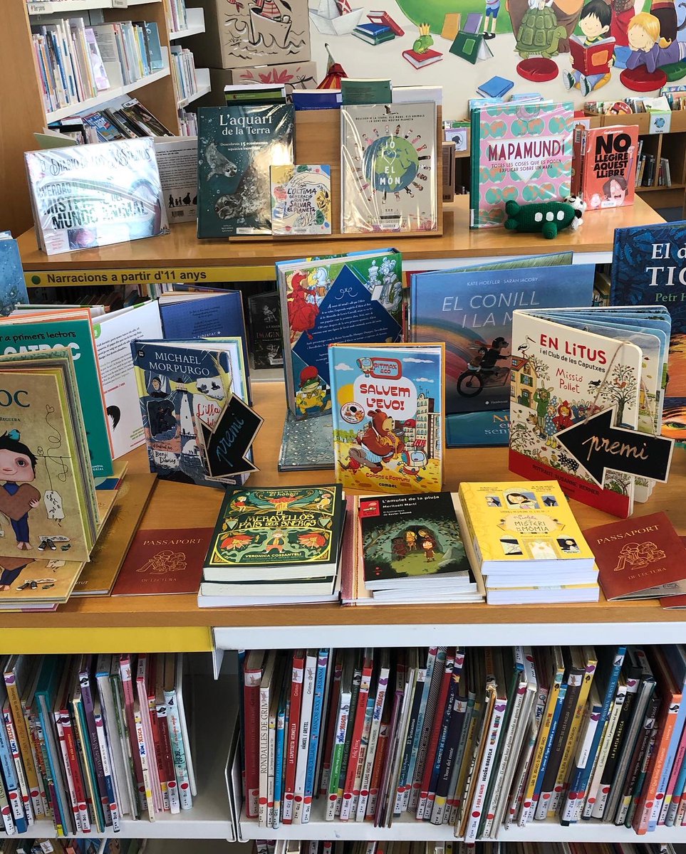 biblioametlla's tweet photo. La Iara i la Queralt mooolt satisfetes amb el seu merescut llibre-regal del #Passaportlector. 💪🏼♥️
Veniu a escollir el vostre! 📚🥰
#fomentlector #llegirperplaer @AjAmetllaValles @bibliotequesXBM @bibliotequescat https://t.co/2oZPufxwBc