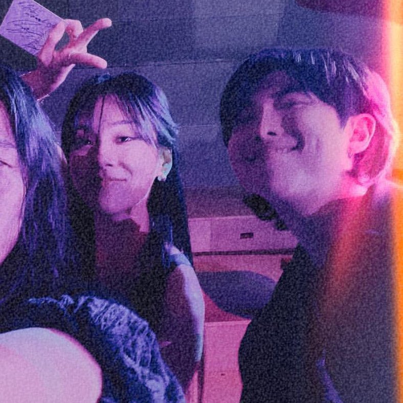 coversuga's tweet photo. o namjoon e o tae estão na festa do hobi 😭🥺 https://t.co/0rQDtYF1BT