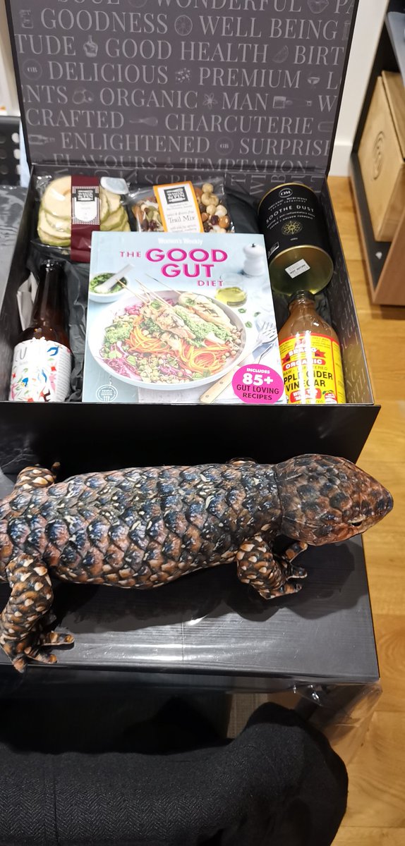 Wintwu7's tweet image. Thank you to the @AUSSOCMIC committee for organizing a fantastic ASM 2022!  I got the opportunity to present my work in person for the first time in 3 years and super stoked that I won the ASM raffle and @MicrobaOfficial prizes! #2022ASM