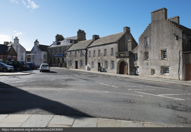 Excitement in Orkney as we unveil Margaret Tait's new plaque in Kirkwall today!
 
If you've never heard of Margaret Tait, read on to discover more about the life of this incredible avant-garde film maker and the first Scottish woman to direct a feature length film ⤵🧵