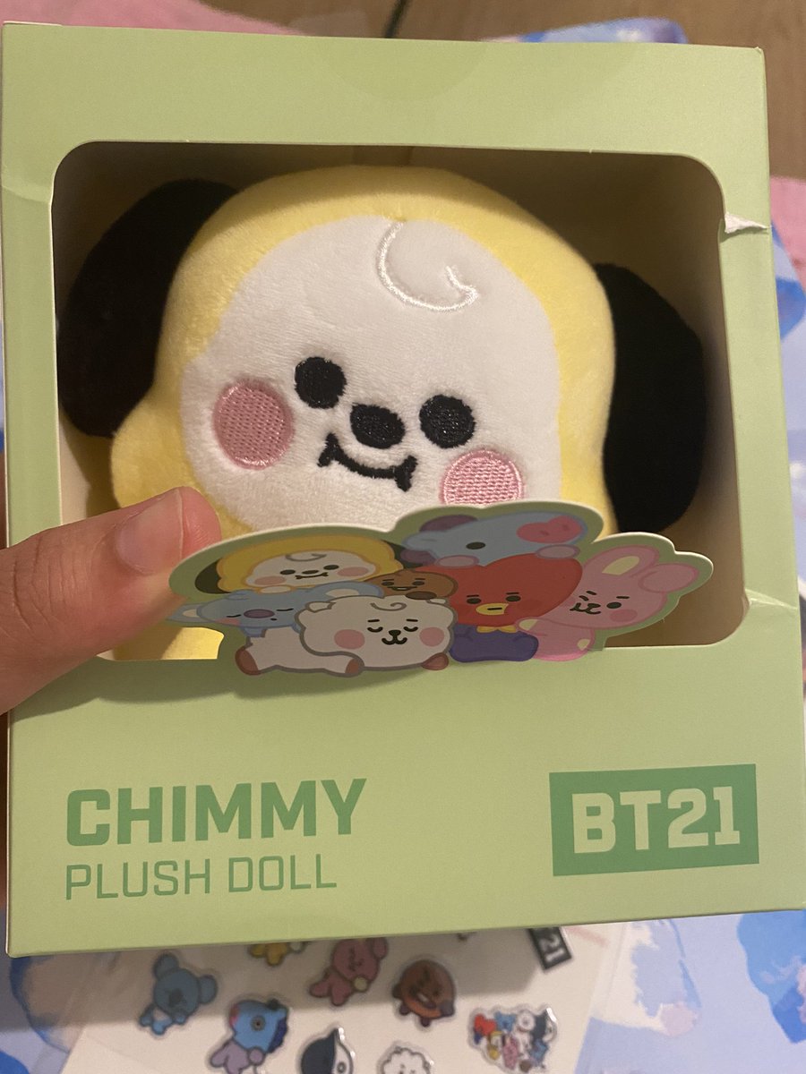 FedMinday's tweet photo. Il mio regalo di compleanno da parte dei miei colleghi😍😍 io li amo💜 https://t.co/2xUkz6z8bH