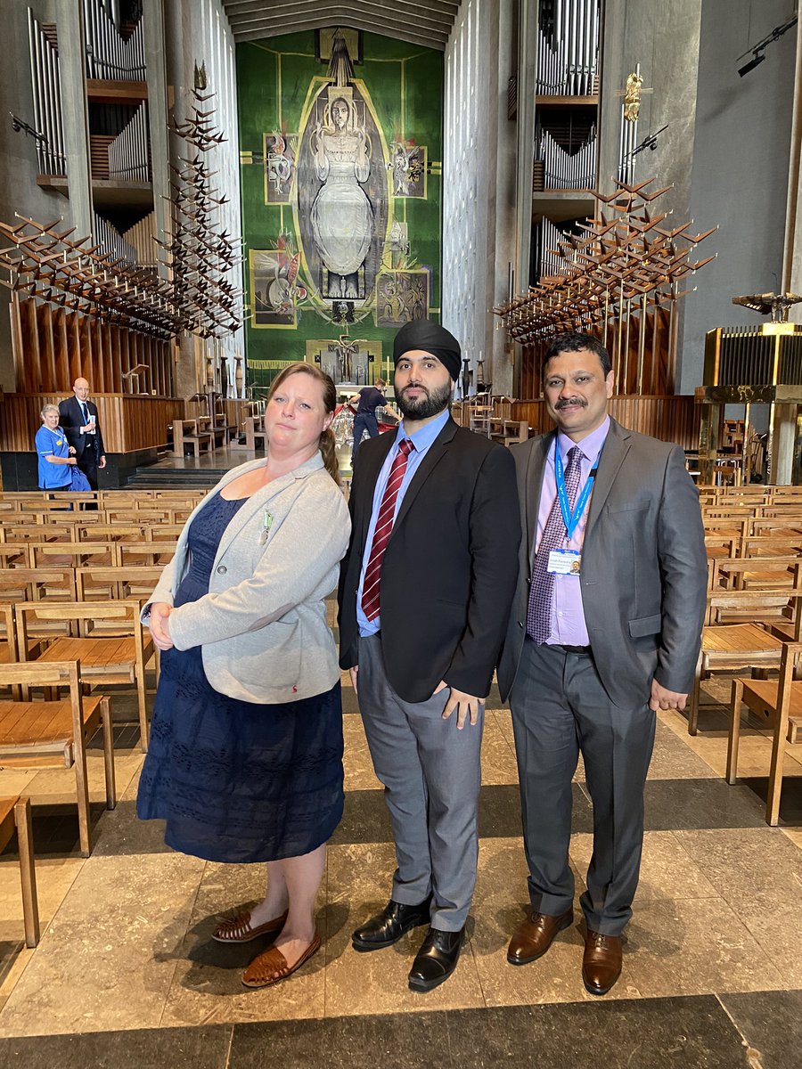 ee_cqre_finance's tweet photo. Team pathology!! Really honoured to have been chosen to represent the team.  Each and every person in the lab has worked their socks off.  @ranvsingh gave a highly emotional speech which summed up everything every pathology team has been through up and down the country. #proud https://t.co/dkES5ZFVZT