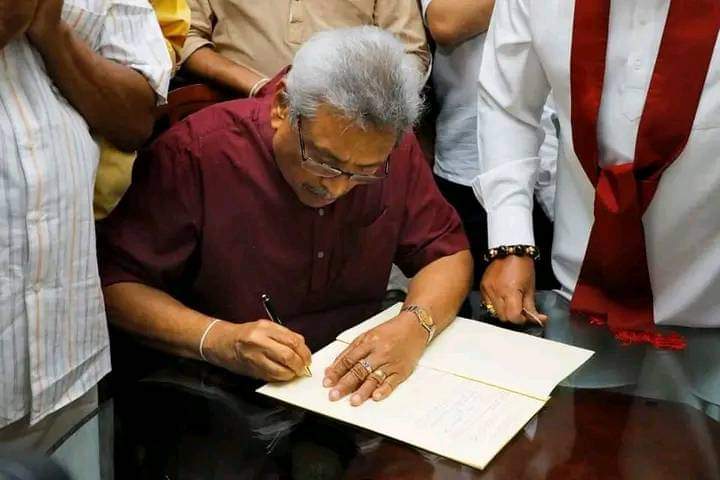 xxlsachin's tweet photo. Good bye!

#gotagonehome #RanilGoHome #SriLankanpoliticalcrisis https://t.co/1V5WgEe4ug