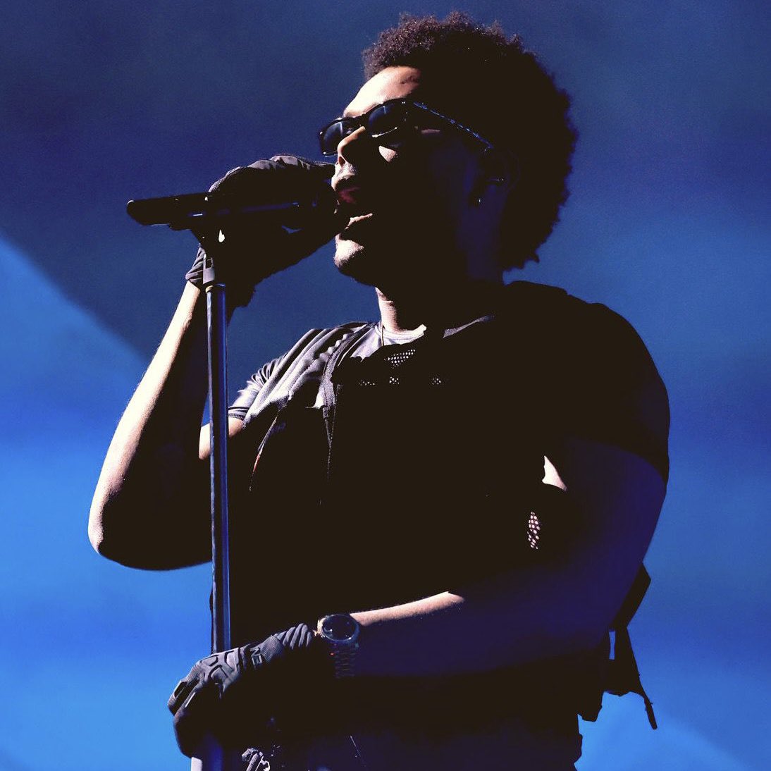 AHDawnTour's tweet image. TONIGHT 🌅
📍Lincoln Financial Field, Philadelphia 
🪩 Mike Dean &amp;amp; Kaytranada
🛸 Show starts at 6:30pm

After the unfortunate postponing of the Toronto show, the Philly show is now the first stop of the #AfterHoursTilDawnTour 🏟