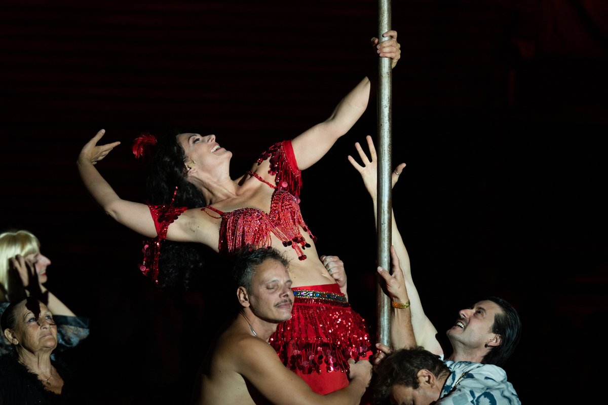 OperaRoma's tweet photo. Da domani 15 luglio fino al 4 agosto torna a Caracalla “Carmen” di Bizet con la direzione #JordiBernàcer e la regia di #ValentinaCarrasco. #VeronicaSimeoni e #SaimirPirgu porteranno in scena l’amore fatale della zingara sensuale e di Don José.
#operaroma #Caracalla2022 https://t.co/WMQPb8nPto
