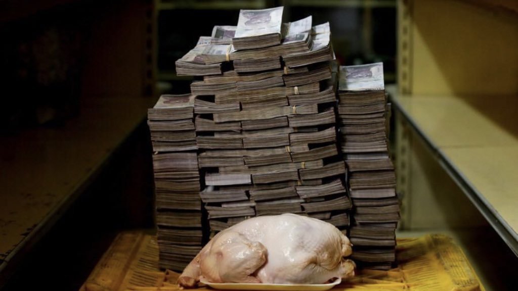 danheld's tweet photo. 15,600,000 Bolivars.

The amount of money you need to buy a 5 pound chicken in Venezuela.

#Bitcoin fixes this. https://t.co/eb8ZBDRclS