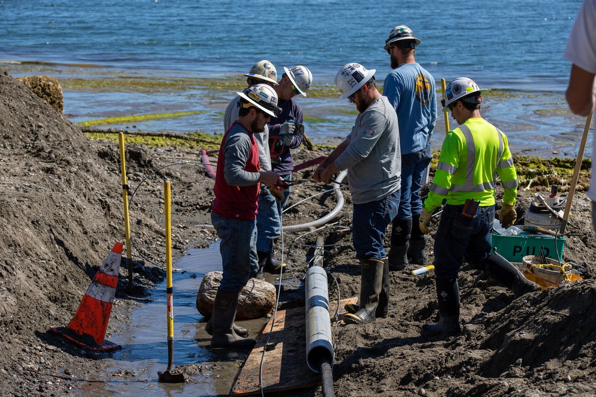 #TeamPUD crews were on #HatIsland earlier this week to make repairs to a submarine cable that supplies power to the island. Low tides created a unique opportunity for crews to make repairs & improve power reliability and resiliency until a new cable can be installed. #PublicPower