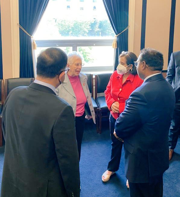 debjani_ghosh_'s tweet photo. An honour to meet the iconic Dr @virginiafoxx, Republican Leader of the Education n Labour Committee. Loved her passion for reforms in education n workforce delpmt. Strongly aligned with that of @nasscom n our members. Great discussion on the urgent need to bridge the talent gap. https://t.co/TXHr0c6YOi