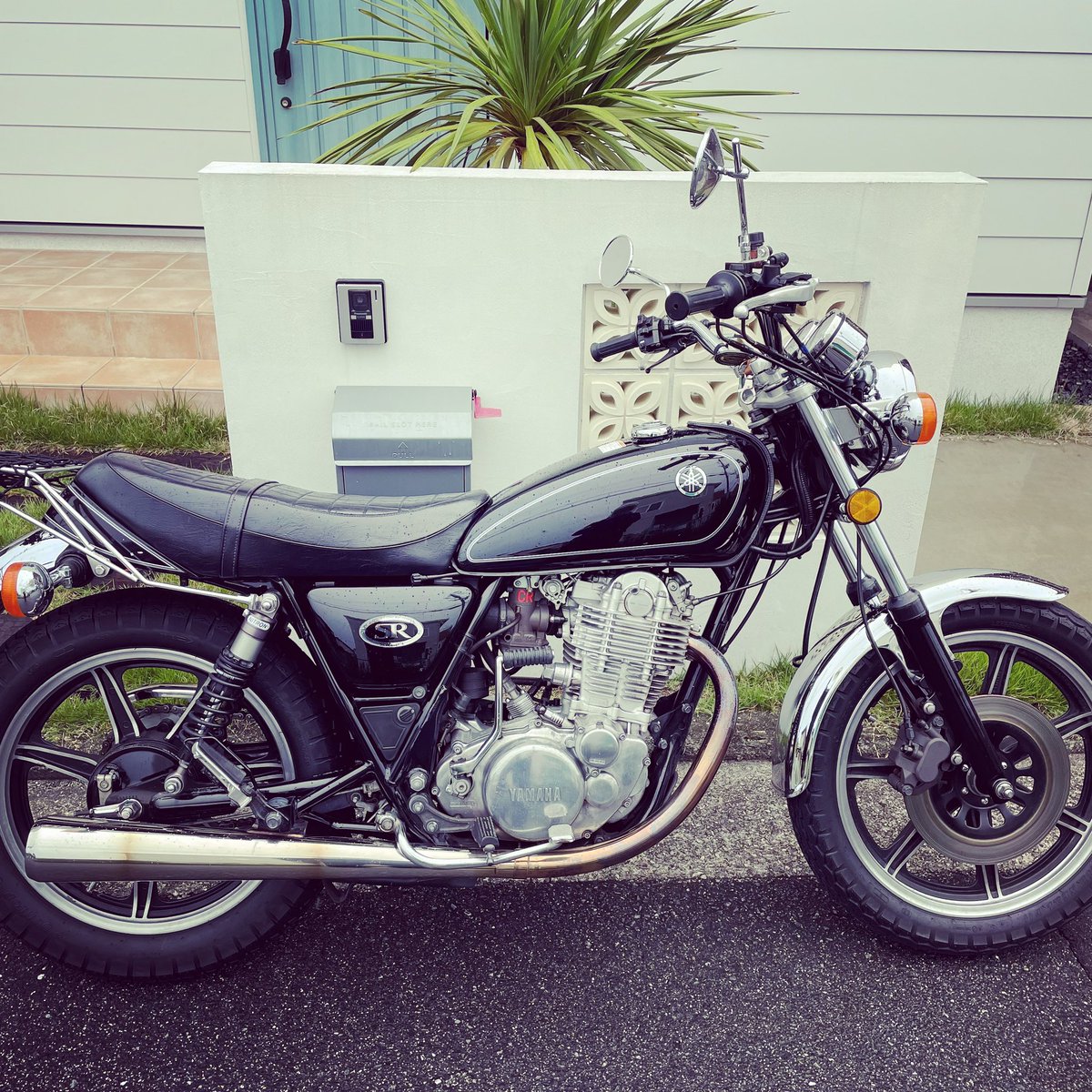 sunf39's tweet photo. 発信１２５日目
本日のSR400🏍☔️✨

#sr400
#SR400
#YAMAHA
#バイク好きな人と繋がりたい
#バイクすきな人と繋がりたい 
#ブログ初心者 https://t.co/DHdg9Zwyjm